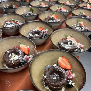 MOELLEUX AU CHOCOLAT MET ROOD FRUIT (FEESTFOLDER)